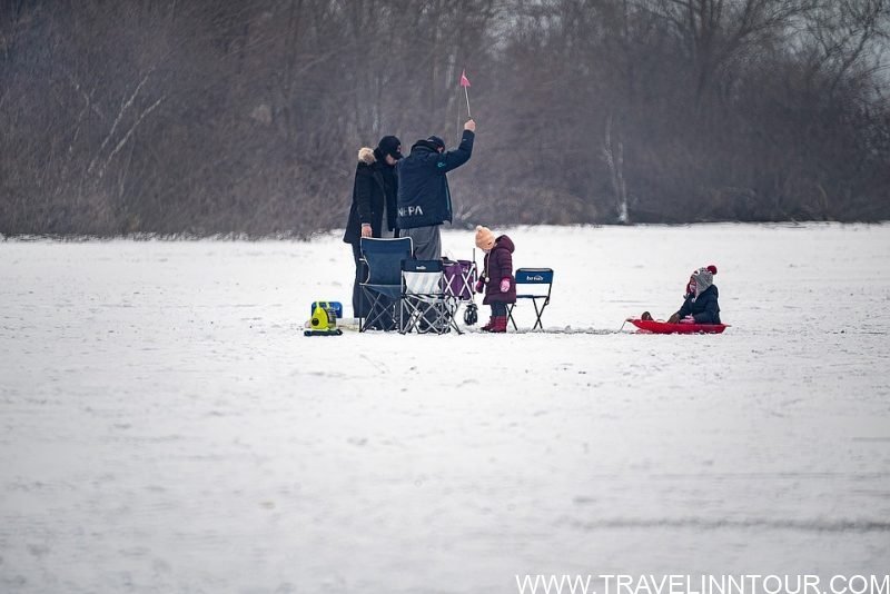 Canada - ice fishing live game